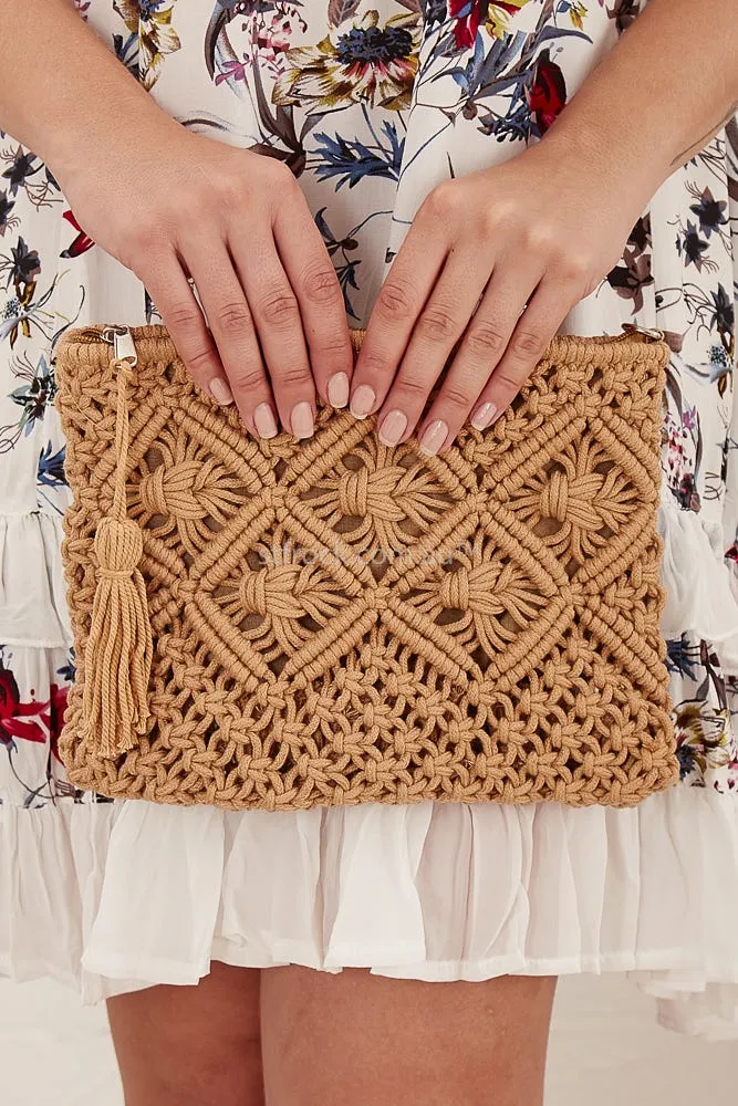 August   Delilah Lisbon Clutch In Camel