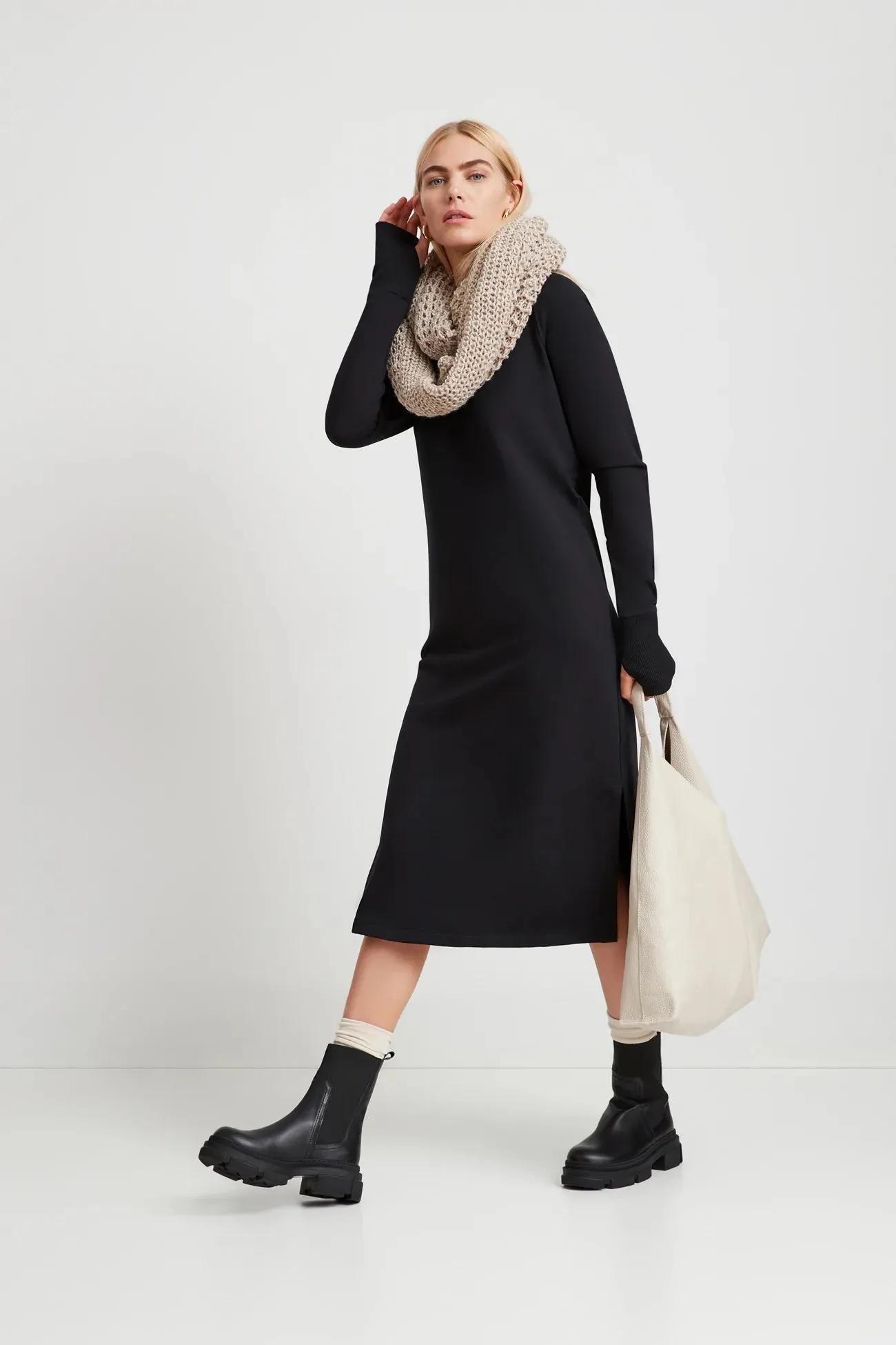 Glow Club Free Gift  Beige London Scarf