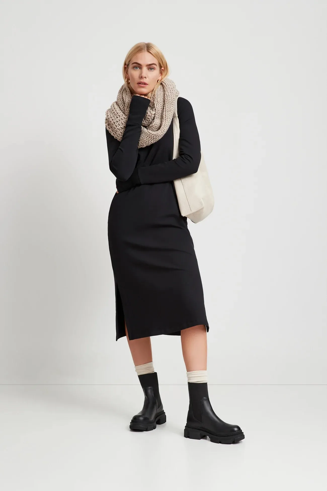 Glow Club Free Gift  Beige London Scarf